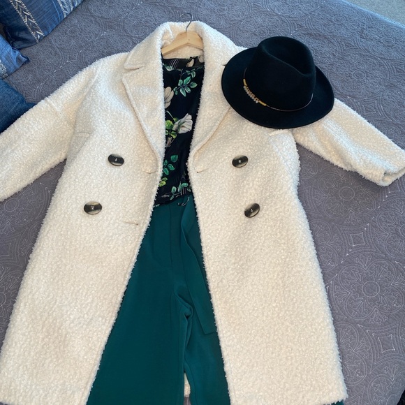 TopShop Ivory boucle coat (size 0), in good condition with some minor stains - Picture 3 of 4